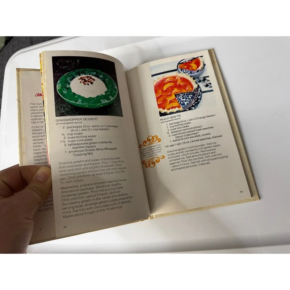 The New‎ Joys of Jell-O Recipe Book 1974 Hardcover General Foods Vintage